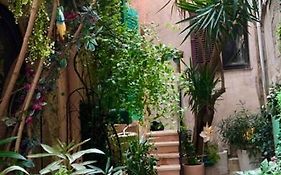 Petite Maison Mitoyenne Au Coeur De Saint Tropez