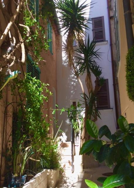 Petite Maison Mitoyenne Au Coeur De Saint Tropez Esterno foto